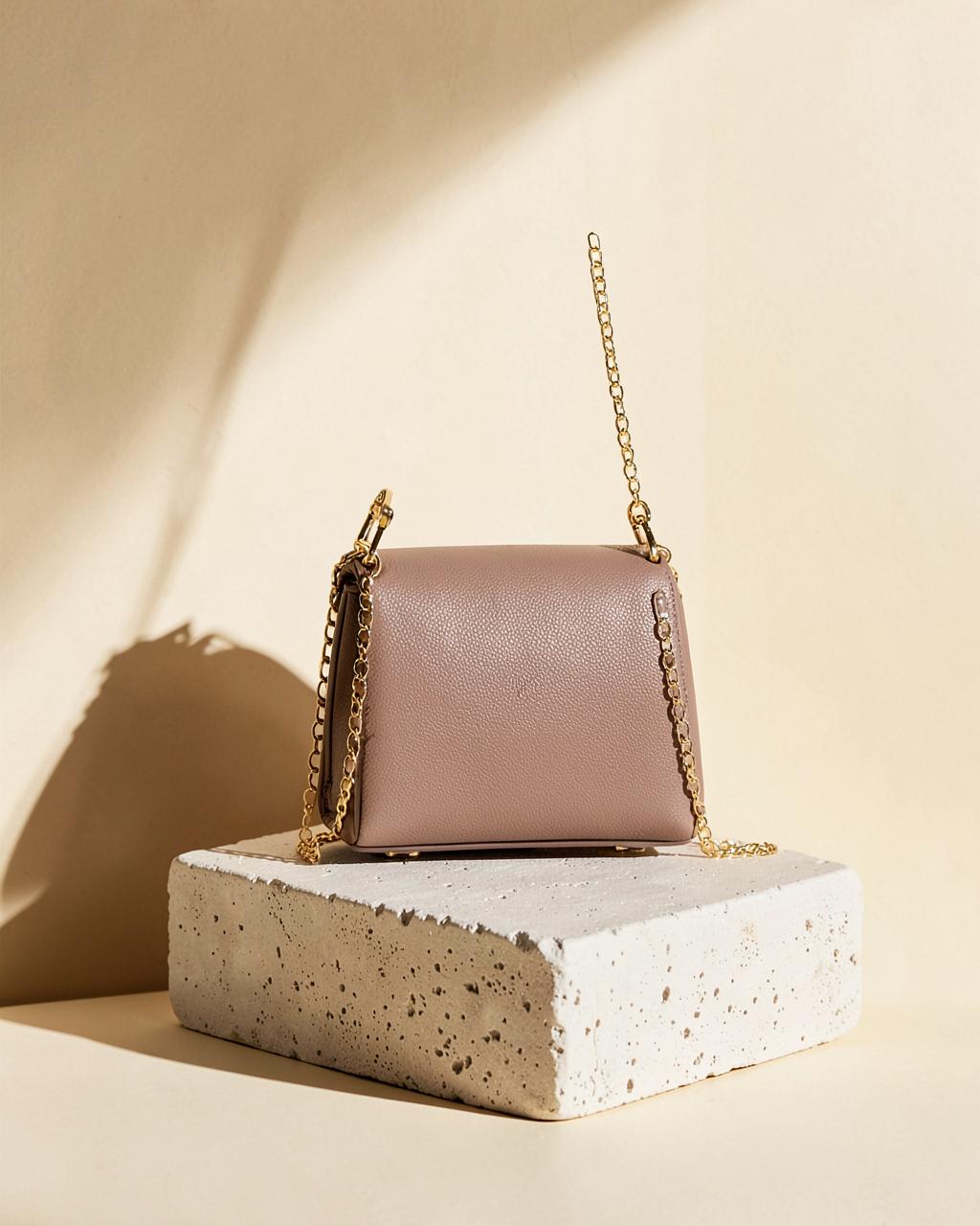 Chaîne Mini Shoulder Bag — Handbags